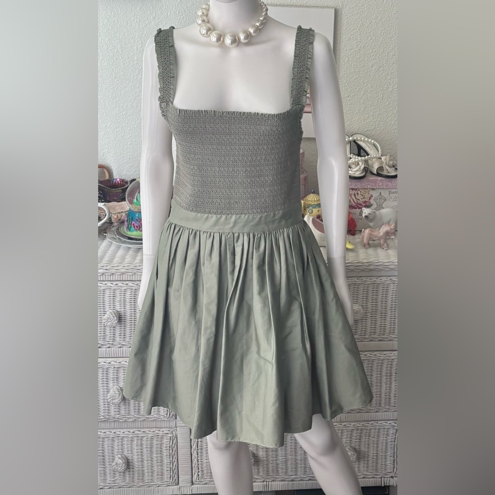 Alice + Olivia Barrett Mini Dress Smocked Bodice Cotton Sage Green Size 10 NWT - Picture 2 of 11